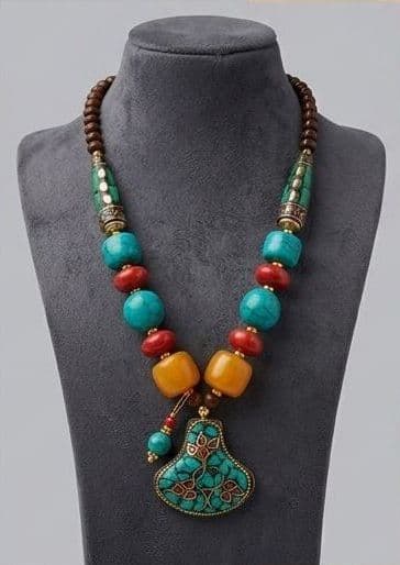 BEADS NECKLACE WITH PENDANTS
